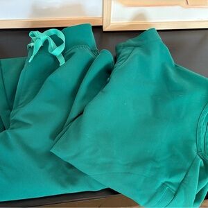 Figs Scrubs (Rafaela Oversized Top + Zamora High Waisted Joggers) Set—Women’s